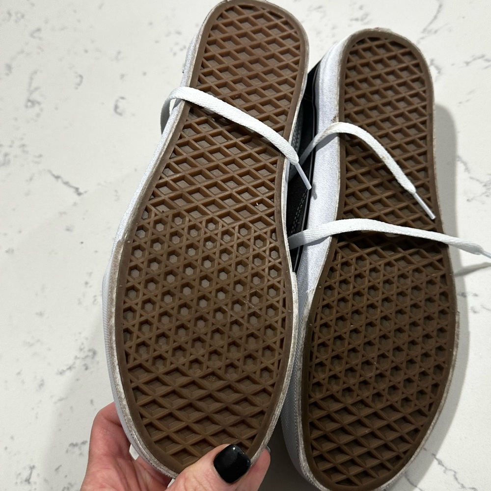 Vans - Picture 2 of 3